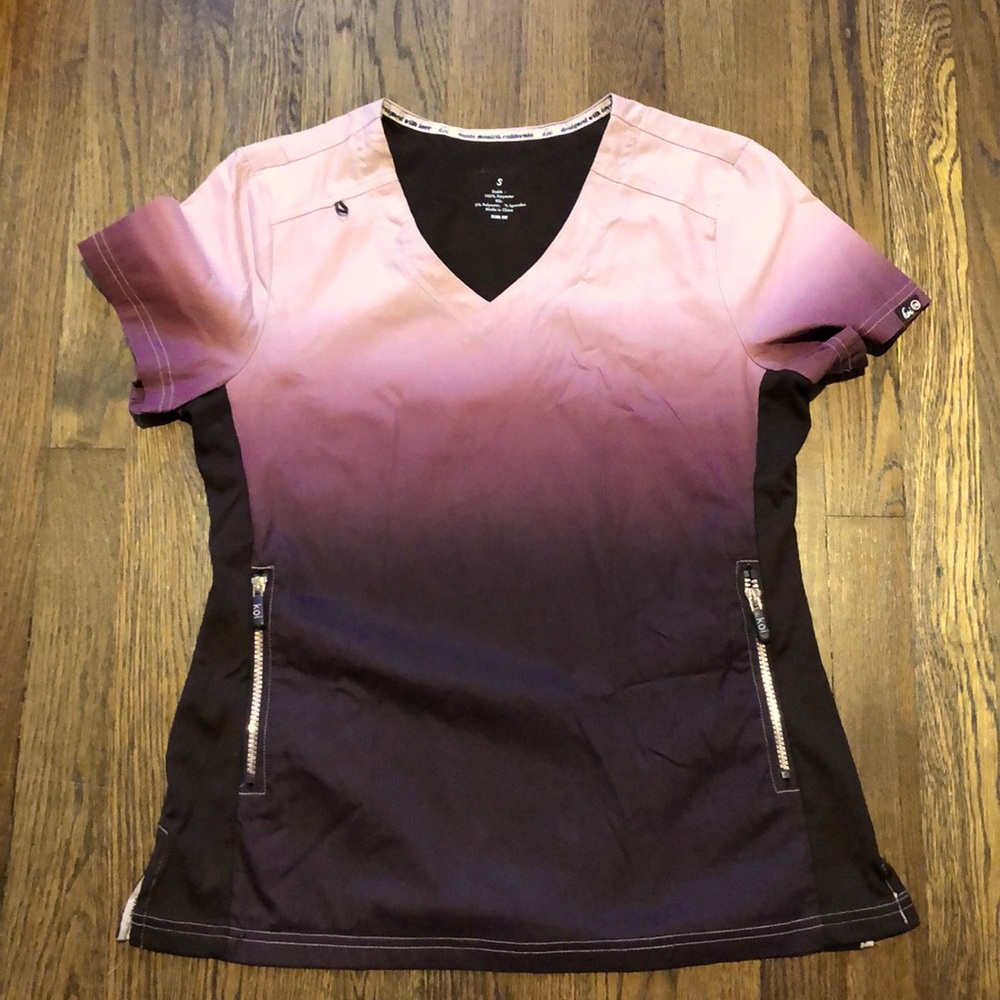 Koi ombre scrub top